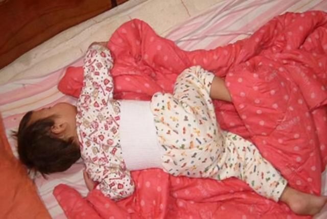 有种“热”叫孩子爱踢被子，其实不止热，娃有“苦衷”妈妈不知