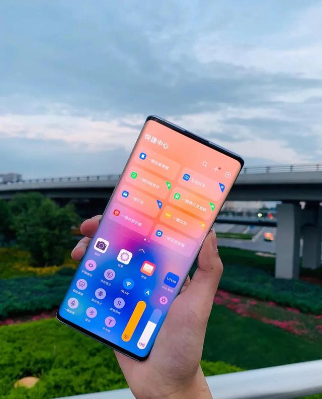 盘点那些年我们用过的“真全面屏”手机，一加7pro久久不能忘怀