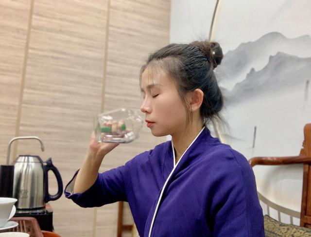 为什么喝了普洱茶后会发热出汗？是身体虚吗？