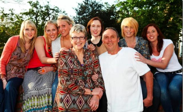 39年前，英国妈妈诞下“娘子军团”，6胞胎女儿同框长大超感人