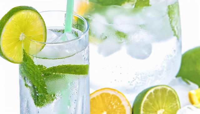 白天喝柠檬水会长斑吗 柠檬泡一晚上第二天还能喝吗