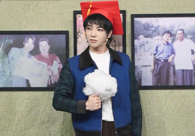 华晨宇的微博是自己发的吗,华晨宇上节目和粉丝互动