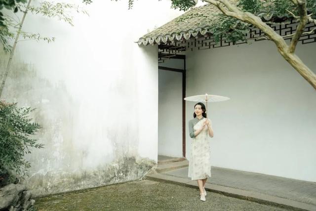 ​稻盛和夫：低头做人，抬头做事