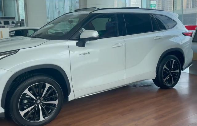 迈巴赫的标志是怎样的(s540迈巴赫标志)