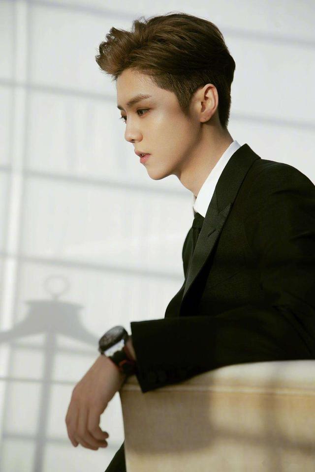 鹿晗第一眼喜欢关晓彤的腿(鹿晗向关晓彤要钱是哪一期)