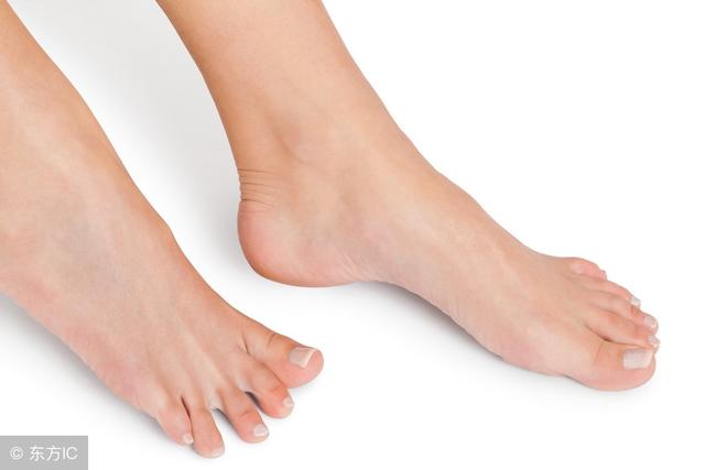 脚上脱皮是什么原因，脚脱皮有什么治疗方法吗？