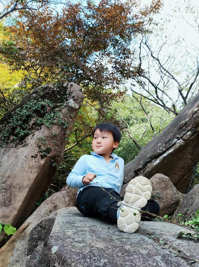 带宝宝爬天平山