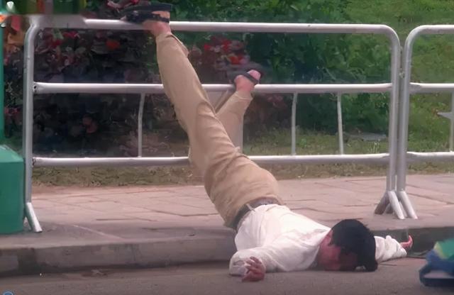 无数中国父母正在用“当众出丑式教育”以最快速度毁掉自己的孩子