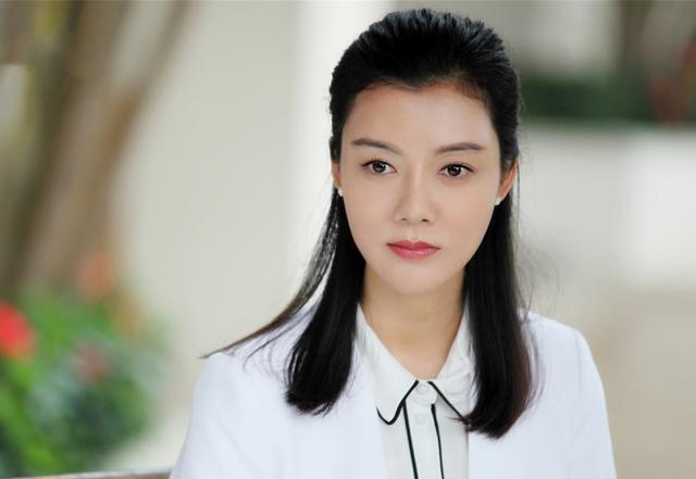 车晓39岁仍单身，和李兆会的豪门婚姻失败后，就已写好了结局
