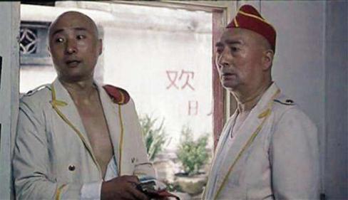 演员陈强:恶霸专业户陈强，曾两次险些丧命，去世后刘晓庆为何会伤心痛哭