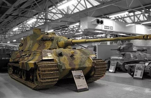 拿戈卢:德国虎王坦克，二战最拉风的重型坦克，放到现在极具工业美感