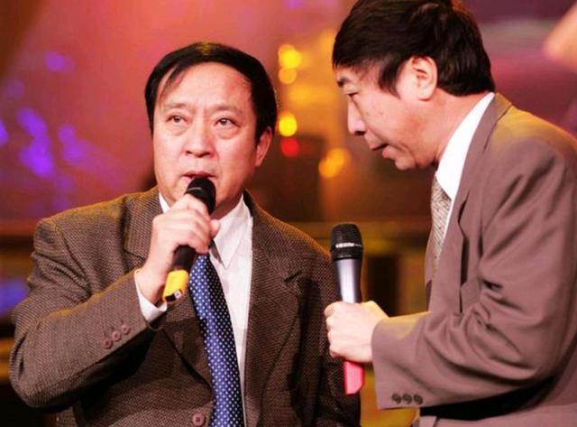 常宝华的徒弟:常宝华的葬礼上，牛群缺席侯耀华带头鼓掌，这对师兄弟有何恩怨？