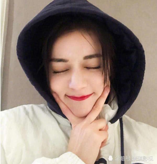 迪丽热巴微信名（迪丽热巴微信名片设计素材）