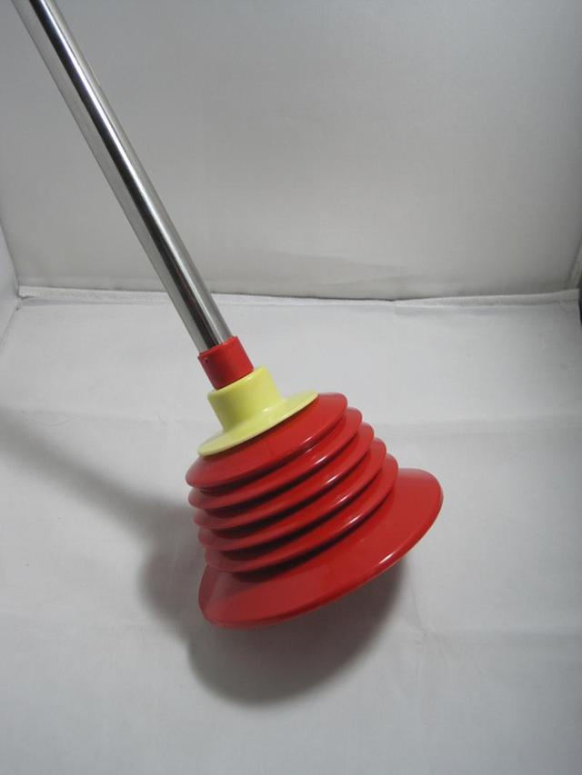 疏通下水道工具大全（常备三种冲水马桶疏通工具）