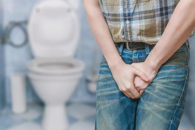 有人一喝水就尿多，有人三个小时都不上厕所？哪种人身体更好呢？