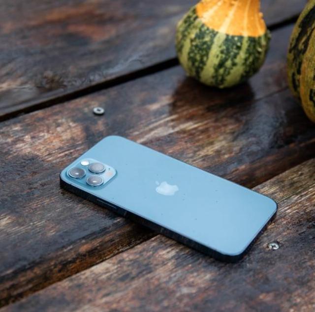 iPhone 12降价了，不如放弃13，买12吧？