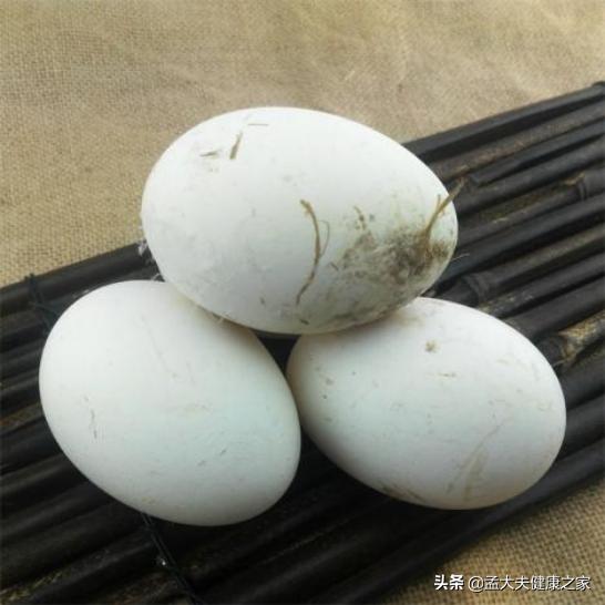 鸡蛋、鸭蛋、鹅蛋哪个更有营养？为什么鹅蛋更大，却不受欢迎？