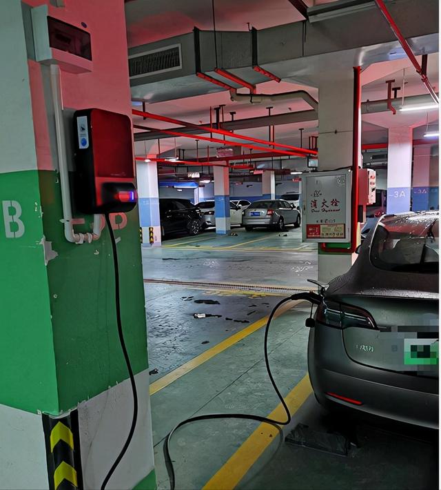 2个月开2044公里，满电跑了一次高速，特斯拉Model 3用车分享