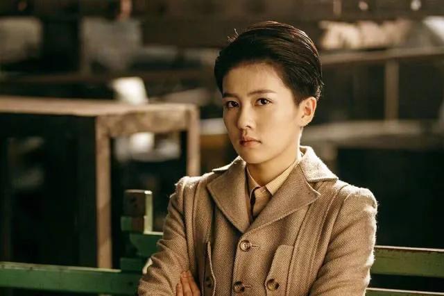 别以为贴个胡子就是女扮男装,这6位女星的男装太帅,真不糊弄人