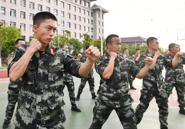闯风雪战严寒看工程兵部队展雄姿