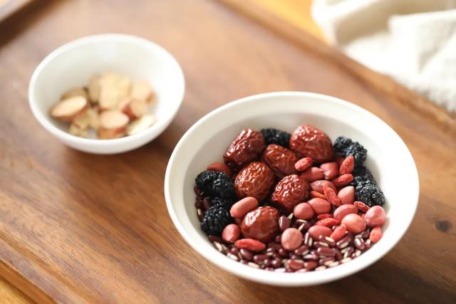 给天生容易耗血的女生：一碗“经典回血汤”