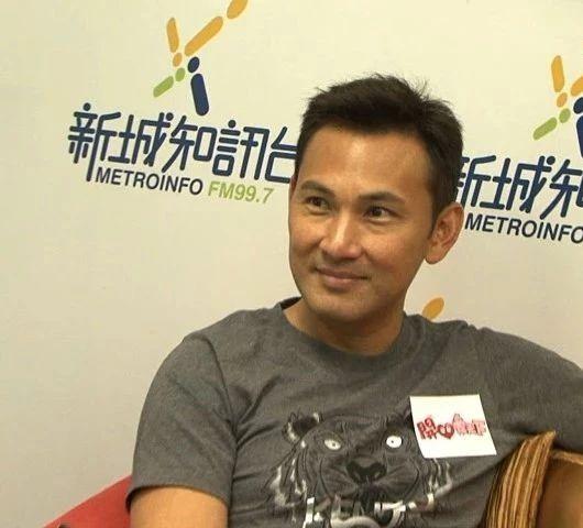 曾凭《不懂撒娇的女人》人气爆灯 TVB人气男神为拍新剧不慎受伤