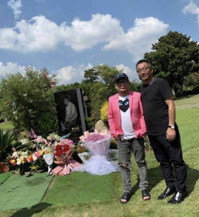 乔任梁父母首谈儿子去世经历，妈妈哭到晕倒，费时一年找清幽墓地