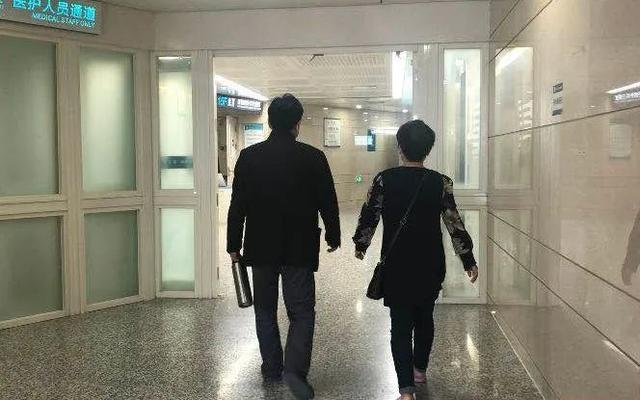 河南开封一大学生活剥父母