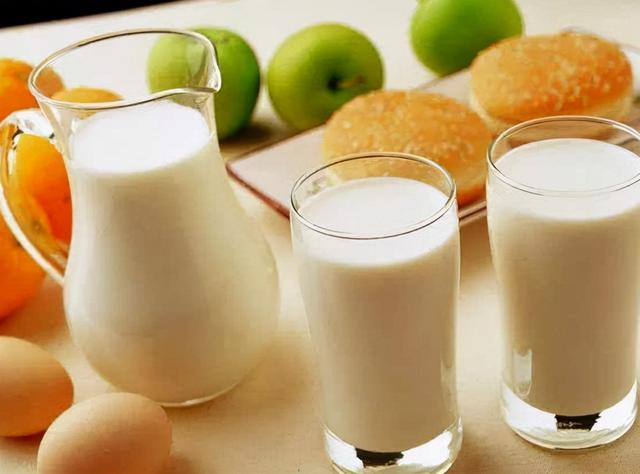 牛奶营养多？这3类牛奶孩子“最怕”，易积食，10岁之前少碰为好