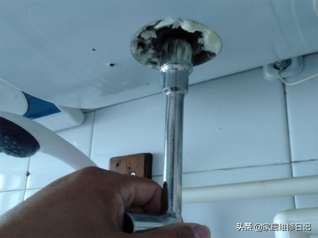 史密斯热水器换镁棒教程，怎样清洗电热水器及更换镁棒？