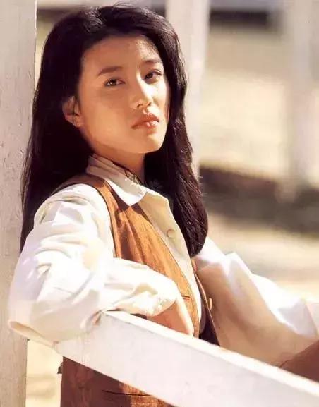 周海媚年轻时相片(周海媚年轻时的相片)-星座梦城