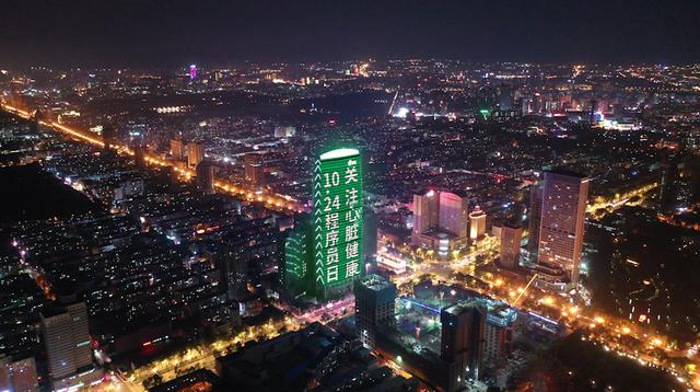 程序员，OPPO给他们独一无二的宠爱!地标广告致敬最美“技术诗人”