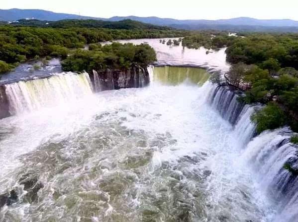 中国最宽的瀑布在哪里（中国最大的瀑布在哪里-有多长-）