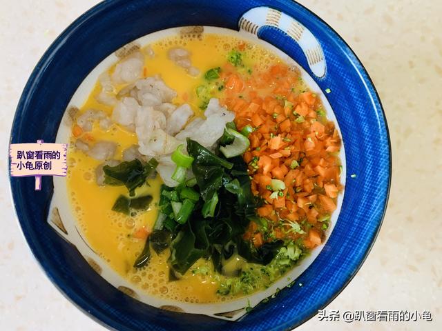 孩子长身体，早餐别将就，鸡蛋蔬菜巧搭配，一蒸一煎，营养又解馋