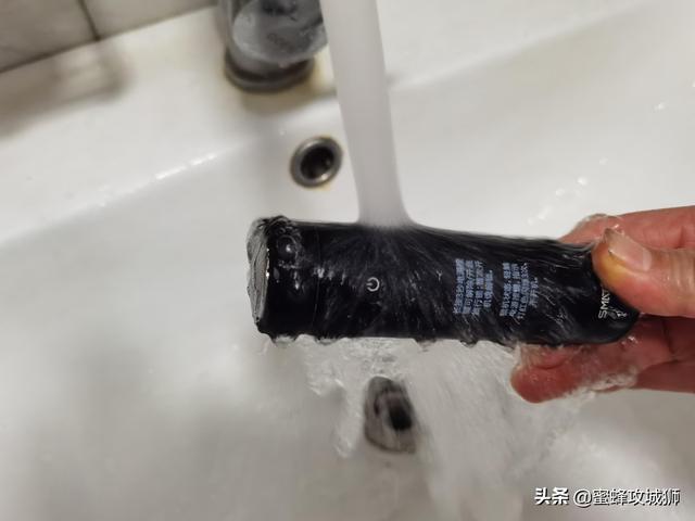 新一代程序员也可以很精致，须眉便携剃须刀T3评测，小巧易携带