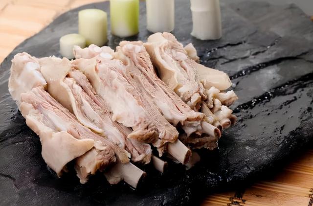 常吃羊肉对心脑血管好还是不好？想养护血管，建议做好4件事