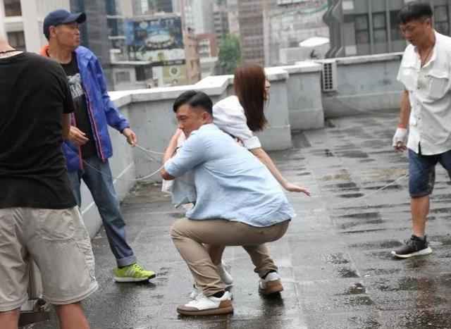 为拍TVB新剧跳楼戏码激动警方及消防 TVB小生：没想到这么大阵仗