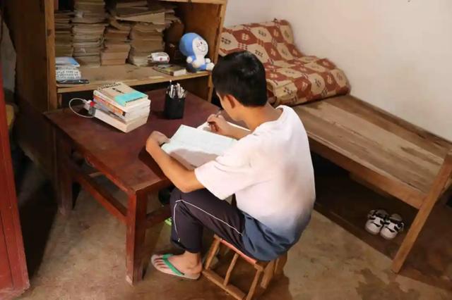 再读读这些“寒门贵子”们！何不放下焦虑，去拥抱那颗感恩的心？