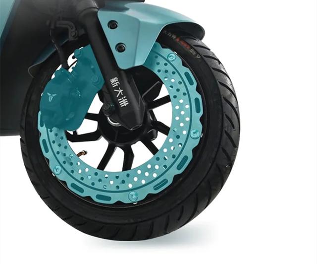 新大洲A18电动车评测：搭载72V23Ah石墨烯二代电池，续航100公里