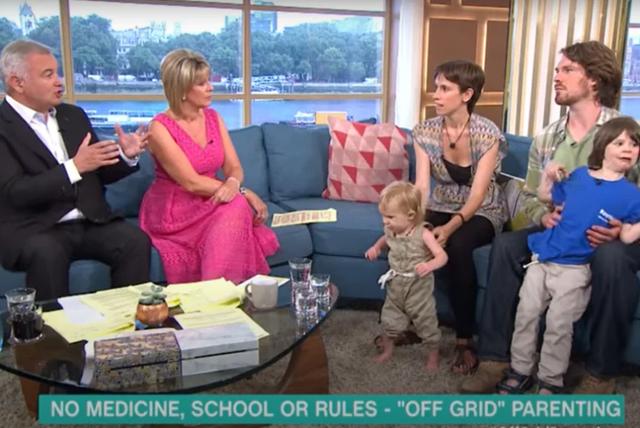 不上学，不吃药，不打疫苗，英国夫妇育儿方法震惊全国