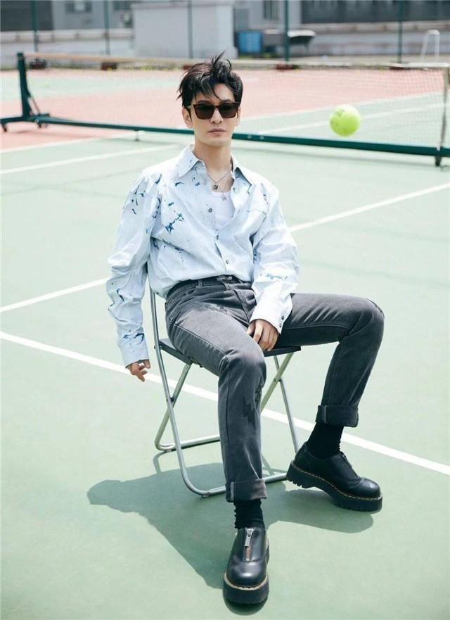 男人过了40岁尽量别穿短袖配短裤!推荐黄晓明5套搭配,真帅气  第6张