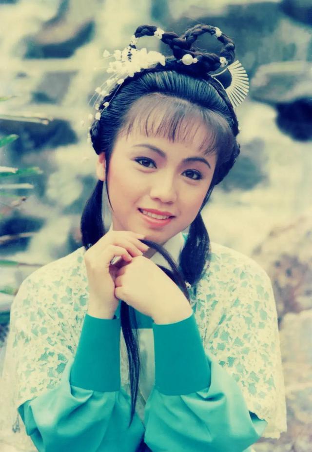 饰演周芷若的,正是喻可欣.