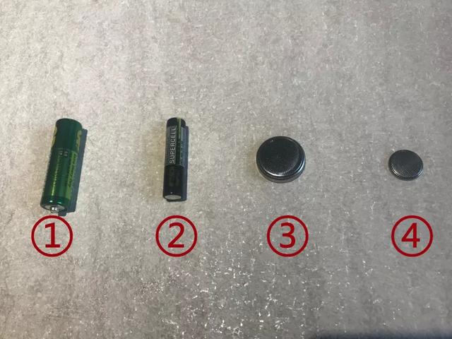 3岁男童误吞纽扣电池灼穿小肠，取出时竟成金属疙瘩，有多可怕？