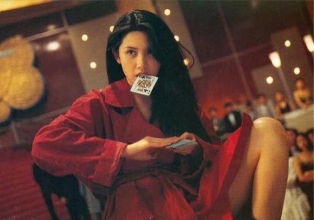 从神仙颜值，到曾志伟感慨"惨不忍睹"，是谁"毁灭"了香港小姐？