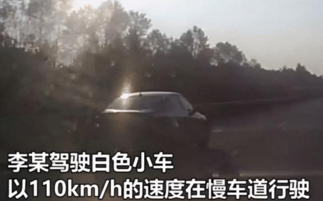 悲剧！江西一高速丈夫强行超车致妻子当场死亡，悔恨地跺脚
