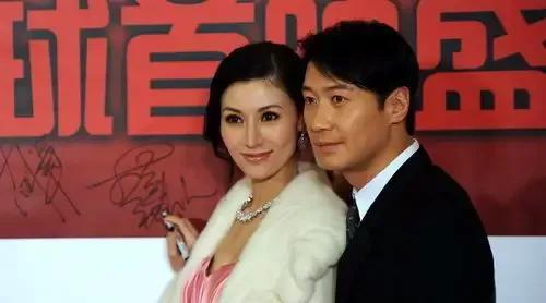 除了关之琳外,还有蔡少芬,洪欣和袁洁莹等人,李嘉欣不堪忍受只好退出