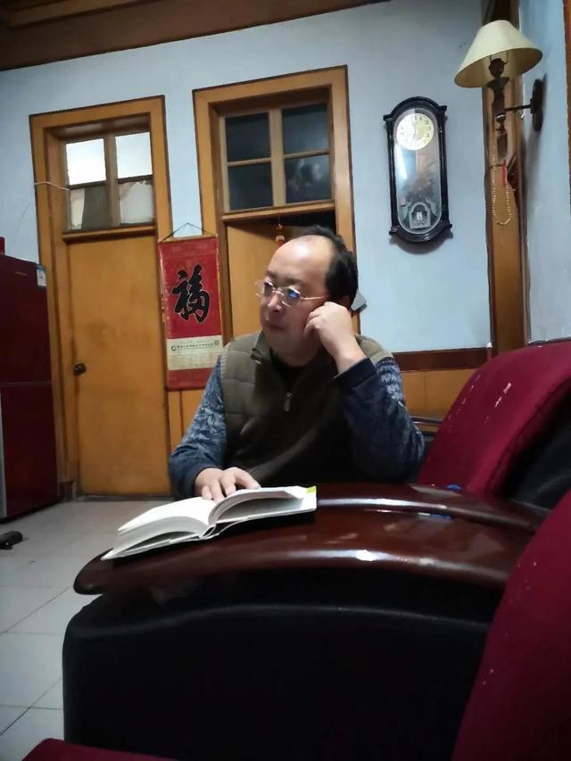 破碎机里的玻璃珠子