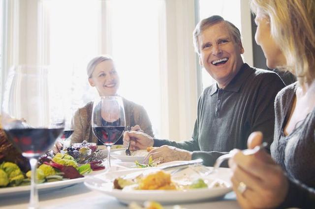 年龄大了，就不能吃肉类？医生：50岁以后，这3种肉建议多吃