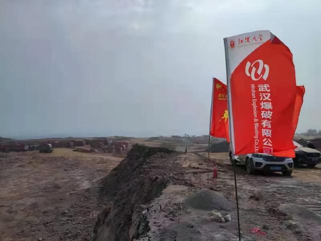 鄂州移动反击破碎机