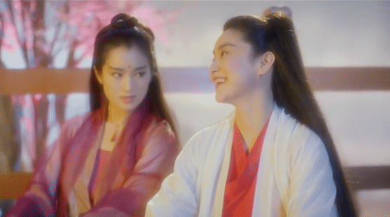莫妮卡贝鲁奇:莫妮卡·贝鲁奇和巩俐：有大地女神般的美感，穿白衬衣就美得惊人